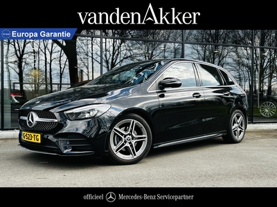 MERCEDES B-KLASSE 180 AMG // Trekhaak // Achteruitrijcamera // Cruise Control // Elektrische Achterklep // Stoelverwarming voor // Apple Car Play // Android Auto // Touchpad // High-performance led-koplampen