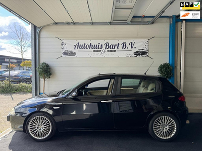 Alfa Romeo 147 2.0 T.Spark Collezione II Leder! Schuifdak! Navigatie! Nieuwe APK! NAP Rapport!