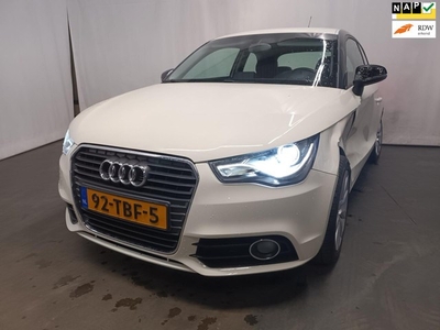 Audi A1 1.4 TFSI 119g. Connect - Linker Zijschade -