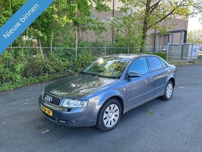 Audi A4 Limousine 2.4 Exclusive GEEN BLABLA ZO WEG PRIJS