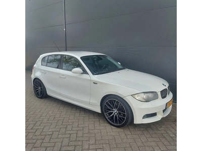 BMW 1 Serie 116i/airco/cruise/navi/park