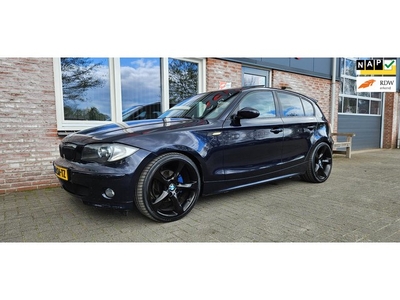 BMW 1-serie 120i Business Line 19INCH! Airco/Clima! Nette