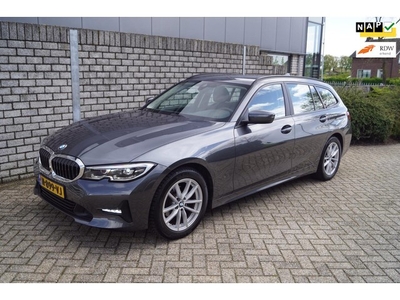 BMW 3-serie Touring 318i Business Edition Autom Navi Clima