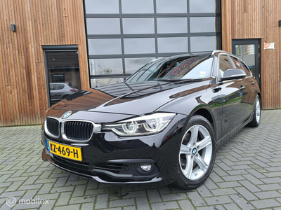 BMW 3-SERIE TOURING 320i LED NAVI TREKHAAK NL-AUTO CLIMA