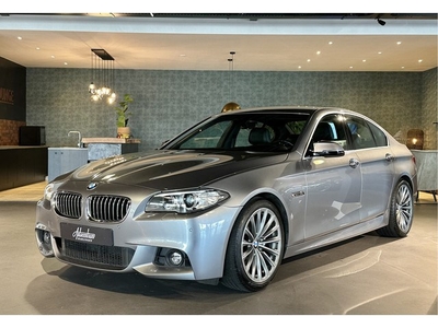 BMW 5 Serie 520i M-sportpakket I M-interieur I 19