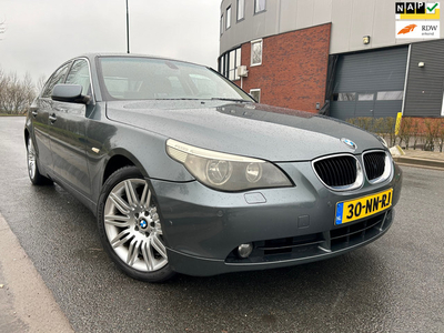 BMW 5-serie 530d Executive bj 2004 Leer/Airco/Navigatie/18 inch Sportvelgen Zeer Netjes !!