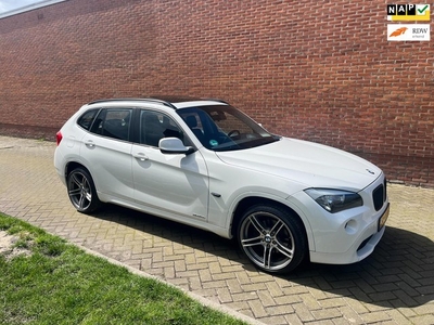 BMW X1 SDrive18i Executive Leder Navi Panorama 19inch