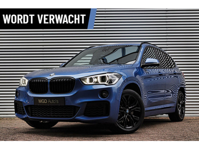 BMW X1 sDrive20i M-Sport /AUT./M-PAKKET/LED/LEDER/HUD/ELEK. KLEP/CAMERA/HARMAN-KARDON/STOELVERW!