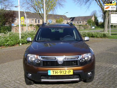 Dacia Duster 1.6 Ambiance met trekhaak en airco en 4x4