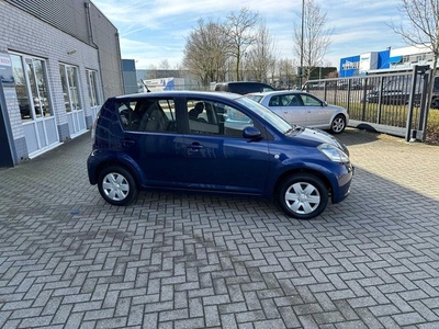 Daihatsu Sirion 1.0 12V NIEUWE APK (bj 2005)