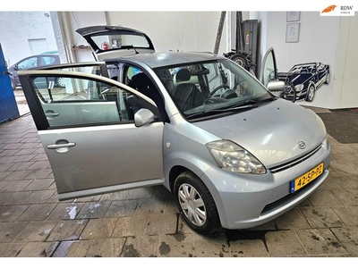 Daihatsu Sirion 2 1.0-12V Trend 5 DRS NETJES