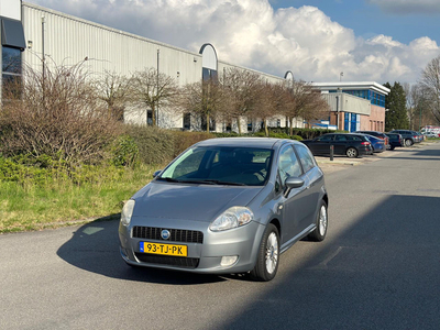 Fiat Grande Punto 1.4-16V SPORTSOUND AIRCO/ELEKTR. RAMEN! 1 JAAR APK!