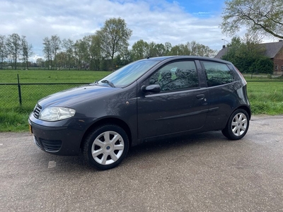 Fiat Punto 1.4-16V Young, zeer nette onderhouden auto met