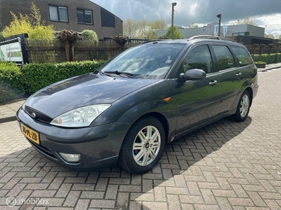 Ford Focus Wagon 1.6-16V Futura Clima Leer