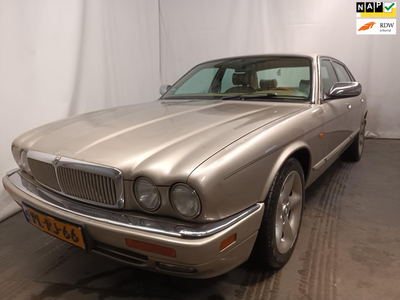 Jaguar Sovereign 3.2 - Lak Schade