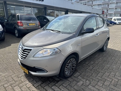 Lancia Ypsilon 0.9 TwinAir Gold Automaat Pdc Airco Lmv