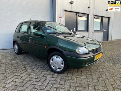 Opel Corsa 1.2i-16V Strada