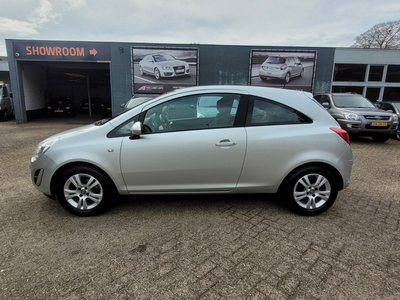 Opel Corsa 1.4-16V Cosmo 3-deurs - Airco - Cruise - Navi - Stuur/stoelverwarming - Bluetooth/handsfree - L.m velgen - Pdc