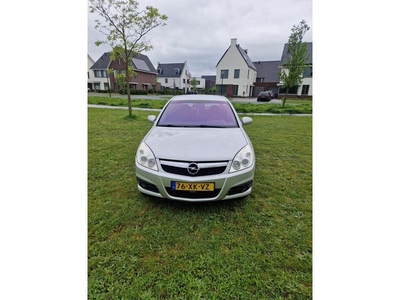 Opel Vectra 1.8-16V Business