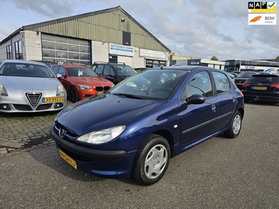 Peugeot 206 1.6 XT Bj:2000 NAP!