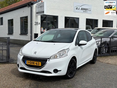 Peugeot 208 1.2 VTi Active Panoramadak,navi,airco!