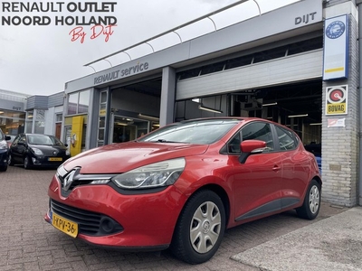 Renault Clio 0.9 TCe Expression Beetje schade rondom!