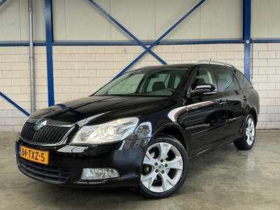 Skoda Octavia Combi 1.2 TSI Elegance DSG TREKHAAK NAVI TOP