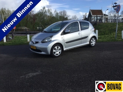 Toyota Aygo 1.0-12V + Bij 2006 5deurs apk mei 2025