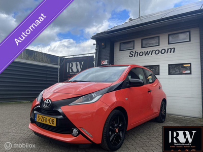 Toyota Aygo 1.0 VVT-i x-play trekhaak,navi,camera,airco,NAP