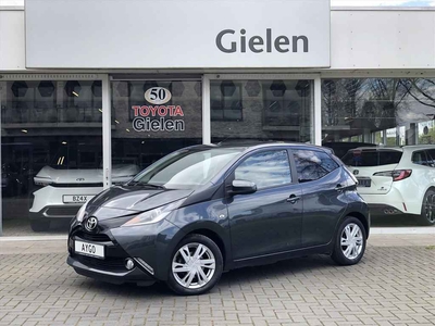 Toyota Aygo 1.0 VVT-i X-Sport | Lichtmetalen velgen, Privacy Glass, Spoiler, Trekhaak, Parkeercamera, Stuurbediening, Bluetooth, Zeer comple