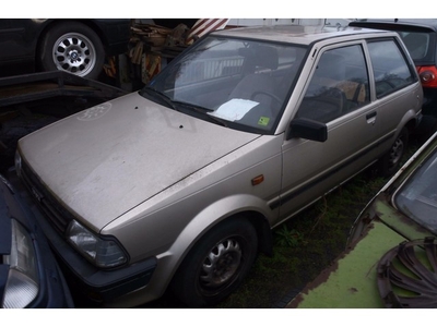 Toyota Starlet 1.3 XL automaat 3 drs bj 1987 schuurvonst hobby auto oldtimer