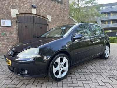 Volkswagen Golf 1.6 FSI Sportline