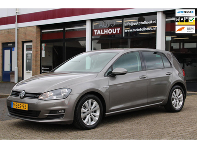 Volkswagen Golf 1.6 TDI Highline BlueMotion - Navigatie - 6 bak - Cruise Control - Trekhaak - Bluetooth - 5 deurs