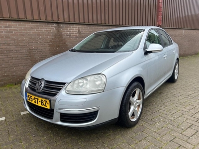 Volkswagen Jetta 1.6 FSI Trendline APK NAP Clima Cruise