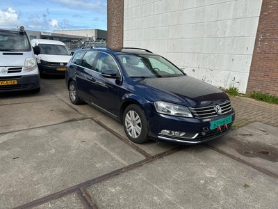 Volkswagen Passat 1.6 TDI CLIMA/NAVI TIMING BELT DEFECT !!!!