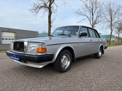 Volvo 240 2.3 GLE sedan 1983 met slechts 110.241 km!