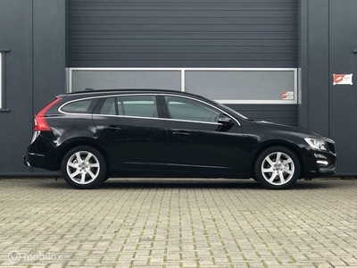 Volvo V60 2.0 D4 Momentum Navi Leder Trekhaak PDC 17inch