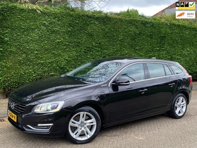 Volvo V60 2.4 D6 AWD SCHUIFDAK/LEER/XENON/RADAR/CAMERA/MARGE