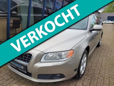 Volvo V70 2.5FT Momentum Automaat 230PK H.LEER / XENON /