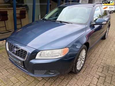 Volvo V70 2.5T Momentum 200PK LEER / NAVI / YOUNGTIMER