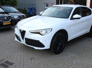 Alfa Romeo Stelvio 2.0 T AWD Super Navi-Xenon-Camera-Leder-Dodehoek Detectie-Afn. Trekhaak 16.000 KM !!!