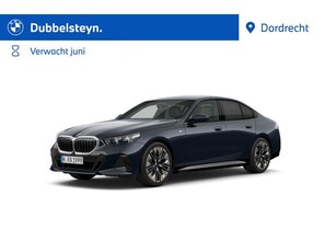 BMW 5 Serie 520i M-Sport Nieuw model Driving Assistant