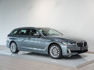 BMW 5 Serie Touring 520iA LUXUERY ** LASER. LEDER, PANORAMA, HuD, ACC, MEMORY, 4-zone AIRCO ** 1e EIG - VOL. DEALER ONDERH ** ** INFORMEER OOK NAAR ONZE AANTREKKELIJKE FINANCIAL-LEASE TARIEVEN **