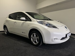 Nissan Leaf Base 24 kWh Met een plekje en een vlekje Zo