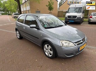 Opel Corsa AUTOMAAT / Airco / 145.000 NAP / Leuke auto