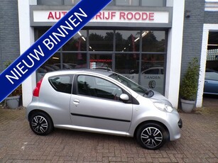 Peugeot 107 1.0-12V XR NIEUWE APK! (bj 2005)