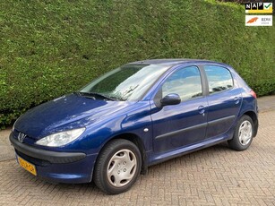 Peugeot 206 1.4 RIJDT SUPER GOED/LAGE KM/5DEURS/APK 3-2025!!