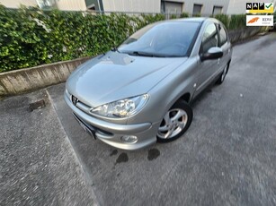 Peugeot 206 1.6-16V NWE APK AUTOMAAT CLIMA 5 DEURS NAP!