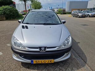 Peugeot 206 1.6 benzine km 188xxx nap rijd prima (bj 2003)