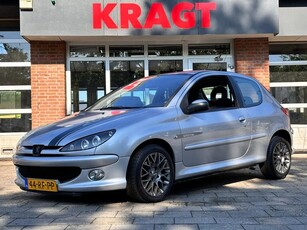 Peugeot 206 Quiksilver 1.6 109 pk - trekhaak - lichtmetaal